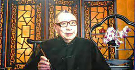 Liang Xiangrun Advises Consulting Astrologers %>